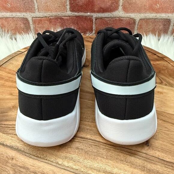 Nike Legend Essential 2 Black White‎ Women's Size 10 CQ9545-001 New - Picture 4 of 9